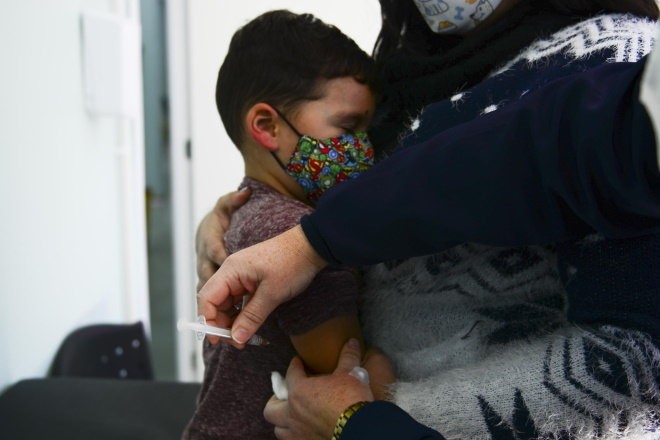 Baixa procura por setor público levou clínicas particulares terem falta de vacinas - (Foto: Antônio Machado/Estadão Conteúdo - 9.6.2021)