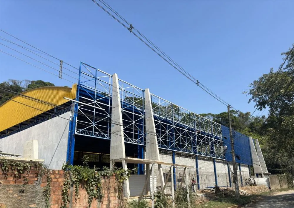 A nova escola de Camburi em ritmo acelerado