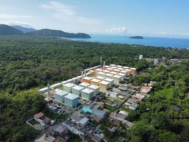 Conjunto habitacional da Baleia Verde, que receberá investimentos em infraestrutura e serviços essenciais, garantindo a permanência dos moradores. Foto: CBN Vale.