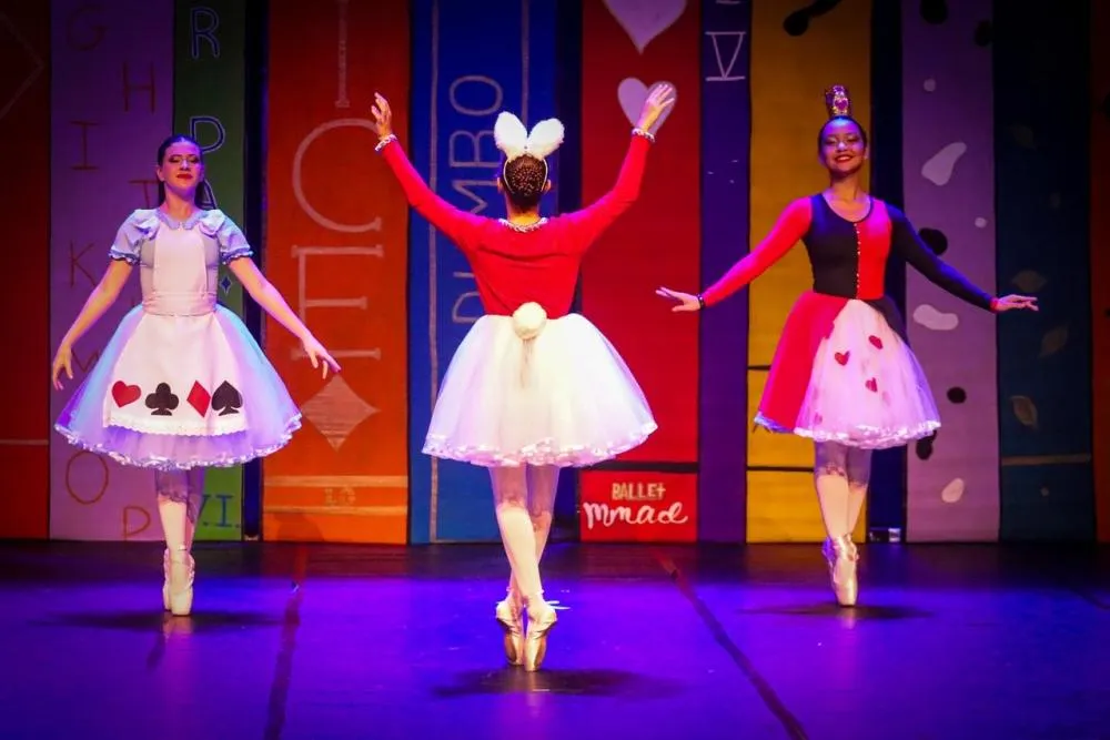 Ballet MMAD Camburi Encanta São Sebastião com “O Quebra-Nozes”