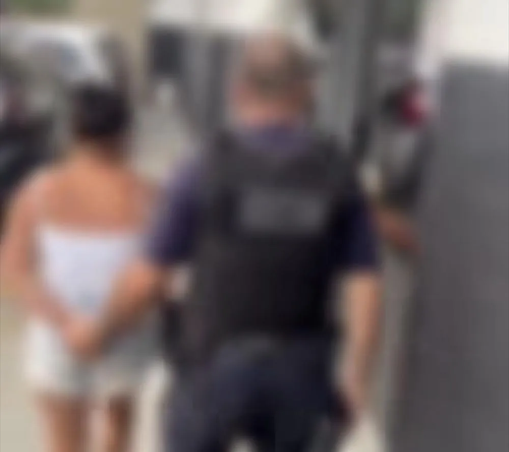 Entorpecentes e dinheiro foram apreendidos durante a abordagem realizada pela Guarda Civil Municipal no Perequê-Mirim.