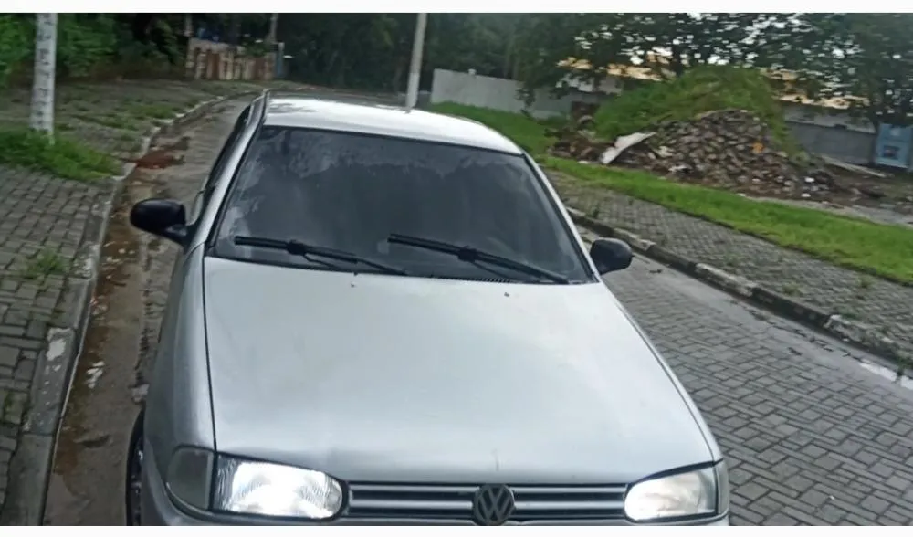 Família procura pelo veículo e pede ajuda da população para obter informações sobre o paradeiro do automóvel.