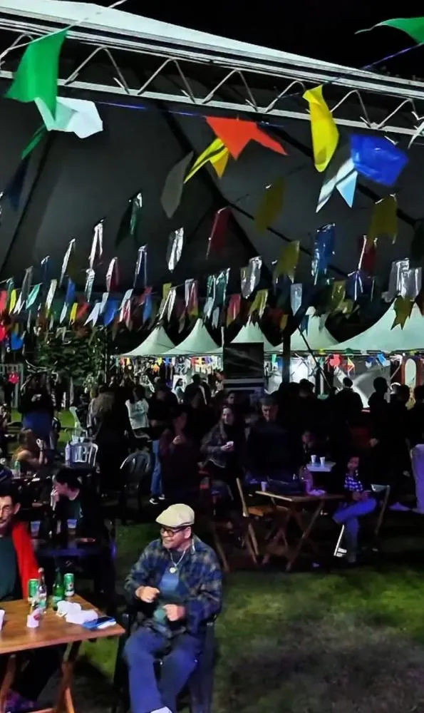Festa Junina Caiçara de Camburi chega à quarta edição valorizando a cultura local e reunindo famílias da comunidade.